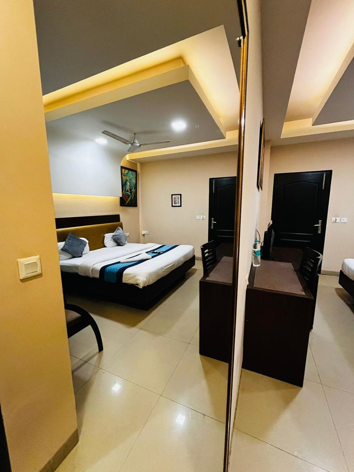 Hotel Mvr Stay By Admire Inn 노이다 외부 사진